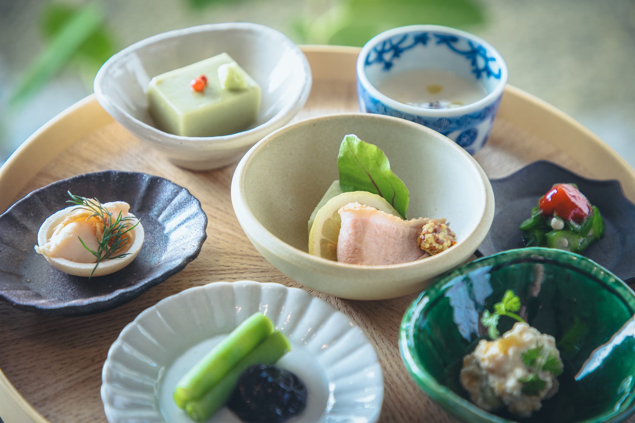 夕食の小皿を並べた一皿