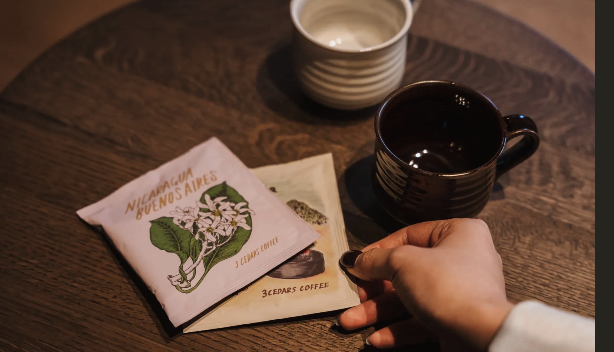 客室に用意したドリップコーヒーとハーブティー